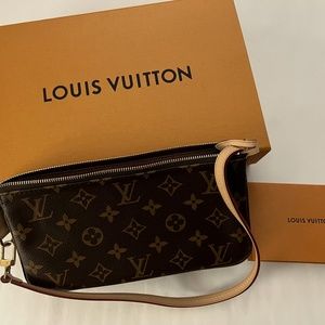 LOUIS VUITTON Pochette Accessoire M40712